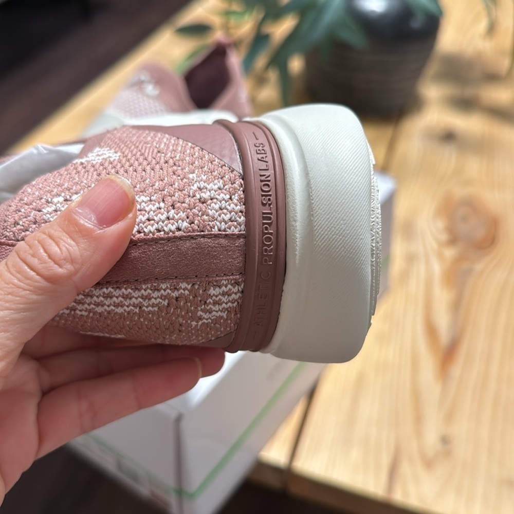 NEW APL Ivory Cream  Pink Athletic Slip-On Shoes sz11 - Picture 10 of 13